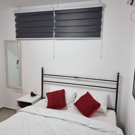 Ferienwohnung דירת זוּגַג מפנקת עם מרפסת משגעת ונוף למפרץ. Eilat Exterior foto