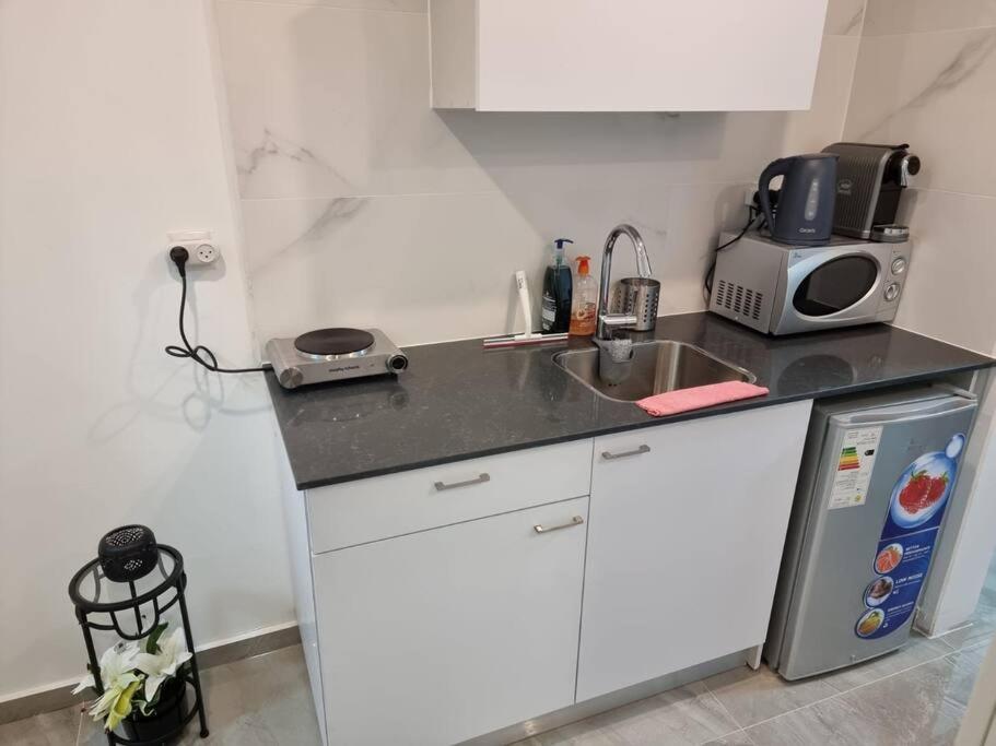 Ferienwohnung דירת זוּגַג מפנקת עם מרפסת משגעת ונוף למפרץ. Eilat Exterior foto