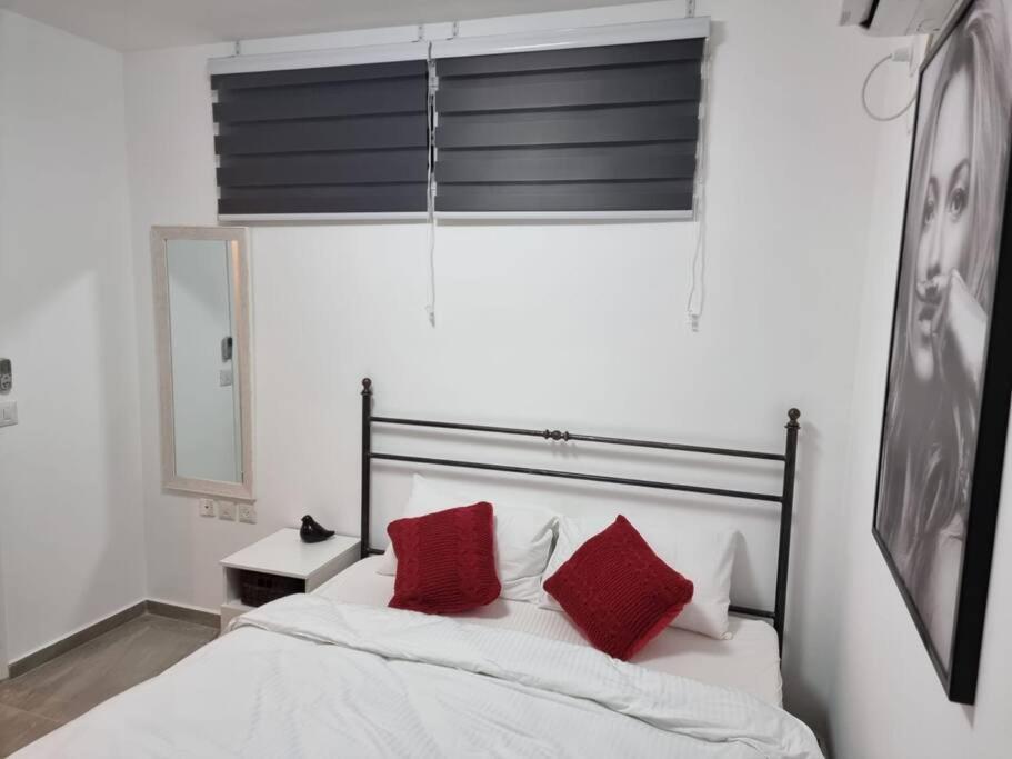 Ferienwohnung דירת זוּגַג מפנקת עם מרפסת משגעת ונוף למפרץ. Eilat Exterior foto