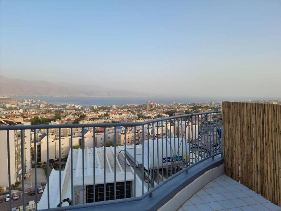 Ferienwohnung דירת זוּגַג מפנקת עם מרפסת משגעת ונוף למפרץ. Eilat Exterior foto