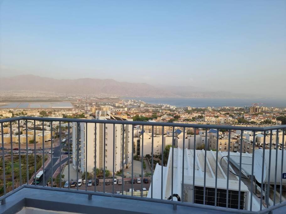 Ferienwohnung דירת זוּגַג מפנקת עם מרפסת משגעת ונוף למפרץ. Eilat Exterior foto